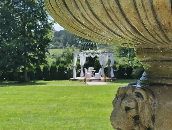 Hochzeitslocation: Springbrunnen mit Kuppel - Palais Kneissl