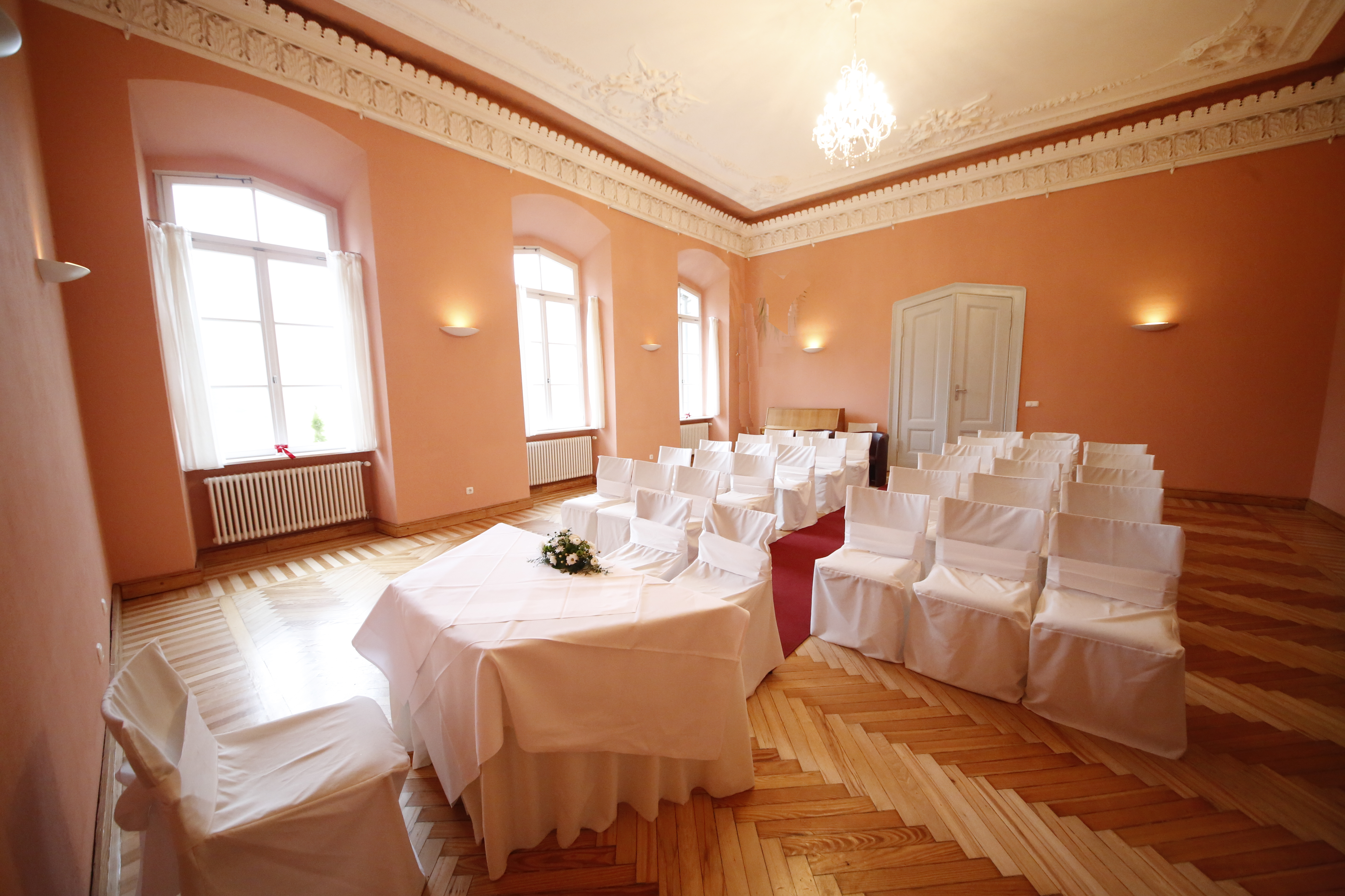 Schloss Kröchlendorff Informations sur les salles de bal Salle Rouge