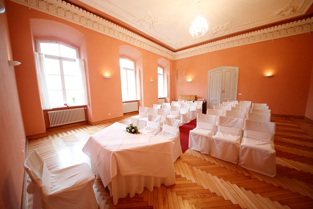 Schloss Kröchlendorff Informations sur les salles de bal Salle Rouge