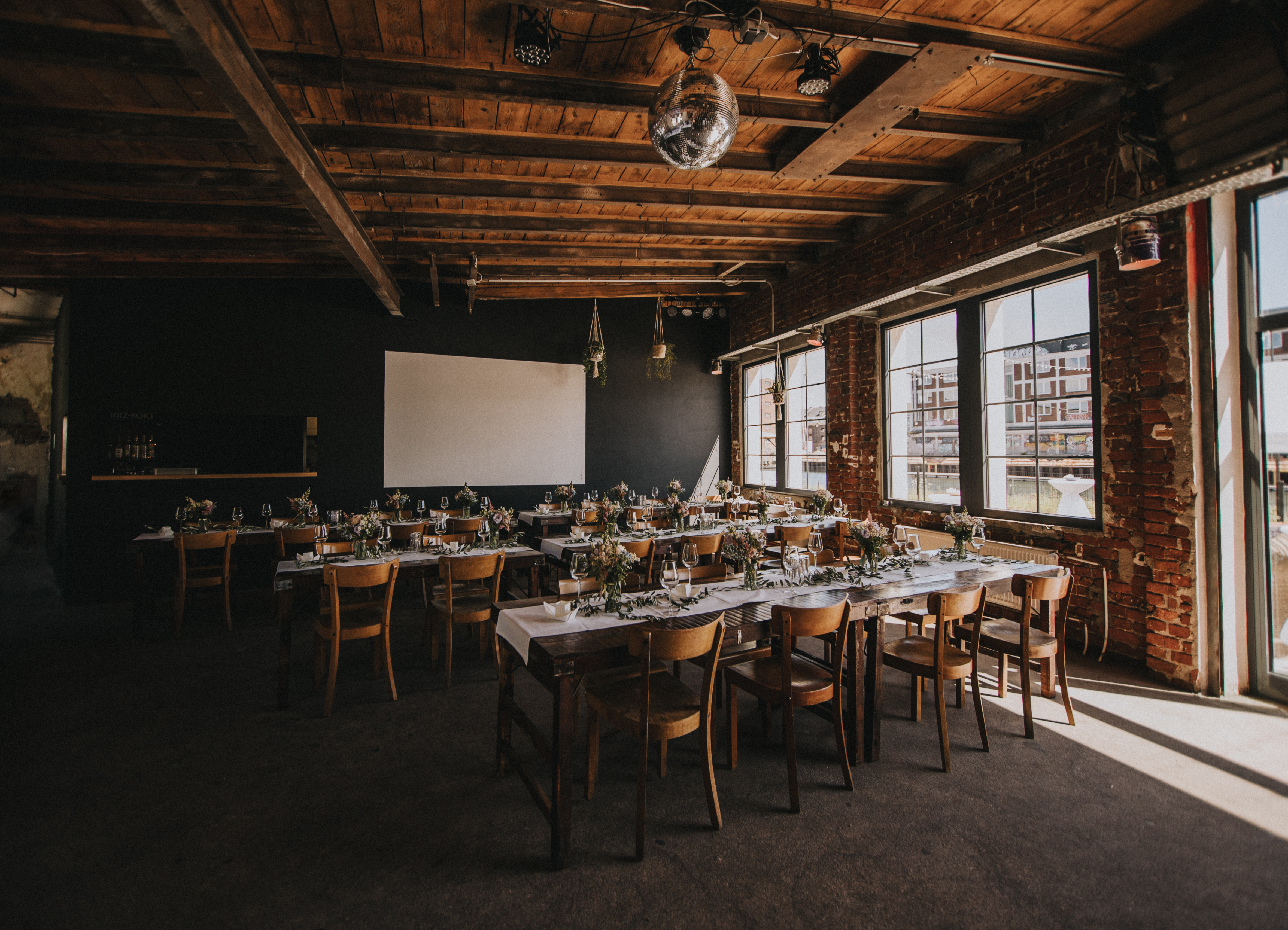 Wedding - Lüdinghausen - Der Festsaal der Hochzeitslocation TYDE Studios in Nordrhein-Westfalen. - TYDE Studios