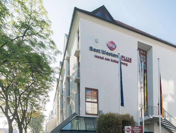 Hochzeitslocation: Hotel Außenansicht - Best Western Plus Hotel Am Schlossberg