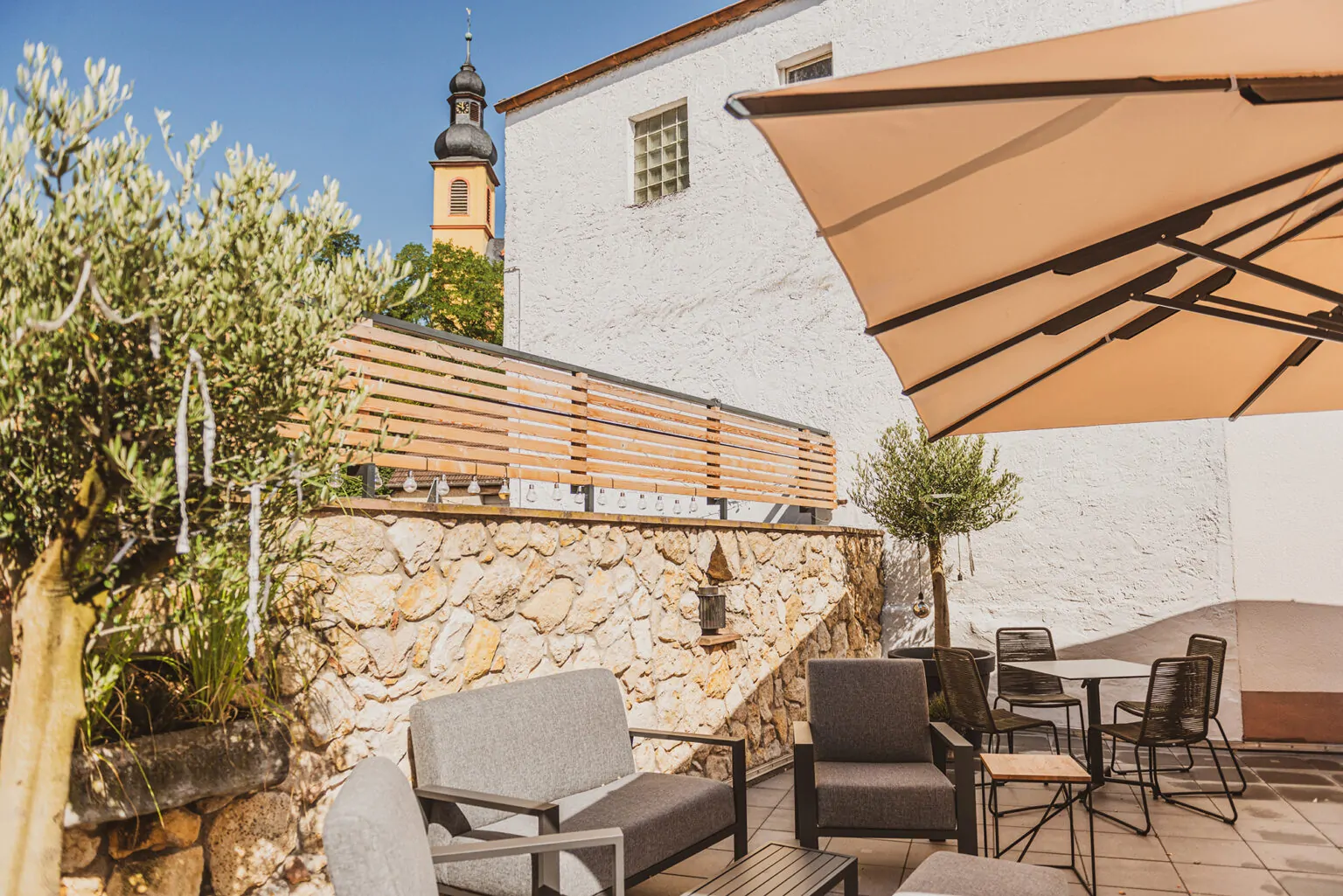 Hochzeit: Terrasse Hof Hochzeit - Sankt Gereon Hochzeitslocation
