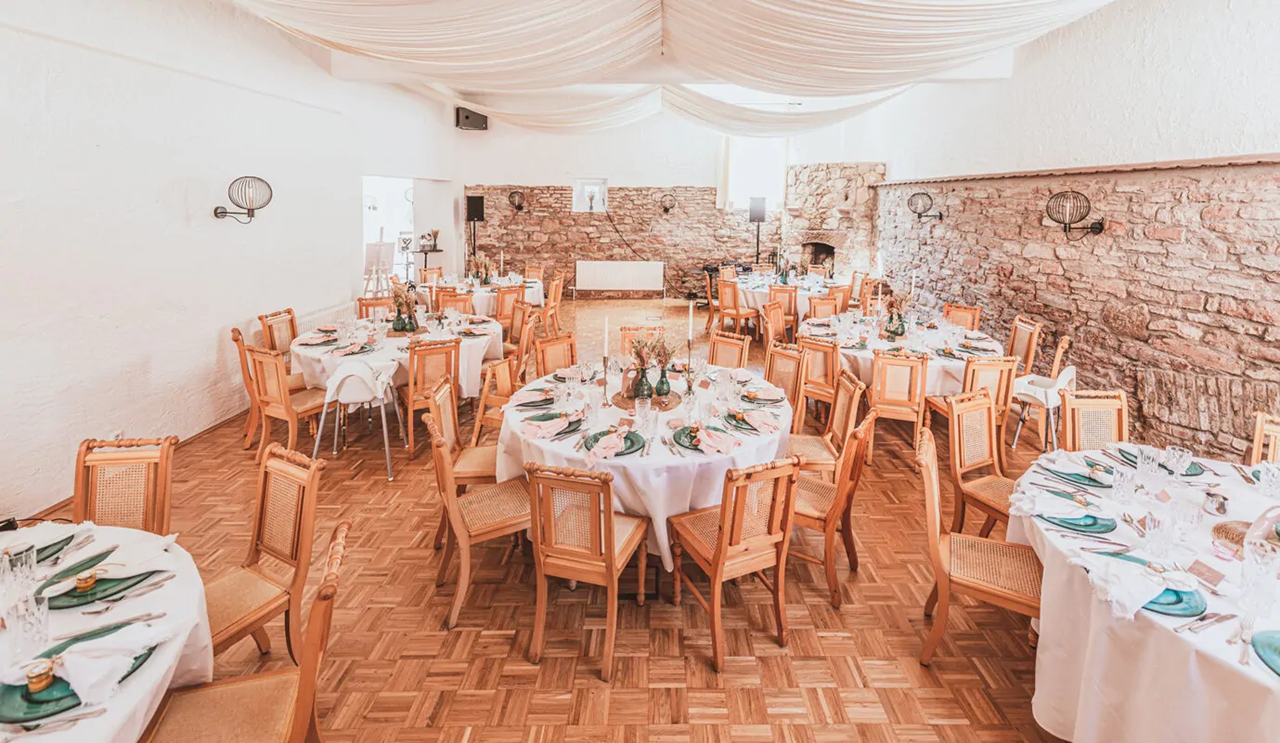 Sankt Gereon Hochzeitslocation Informatie over de balzalen Bruiloftsreceptie wijnperszaal schuur