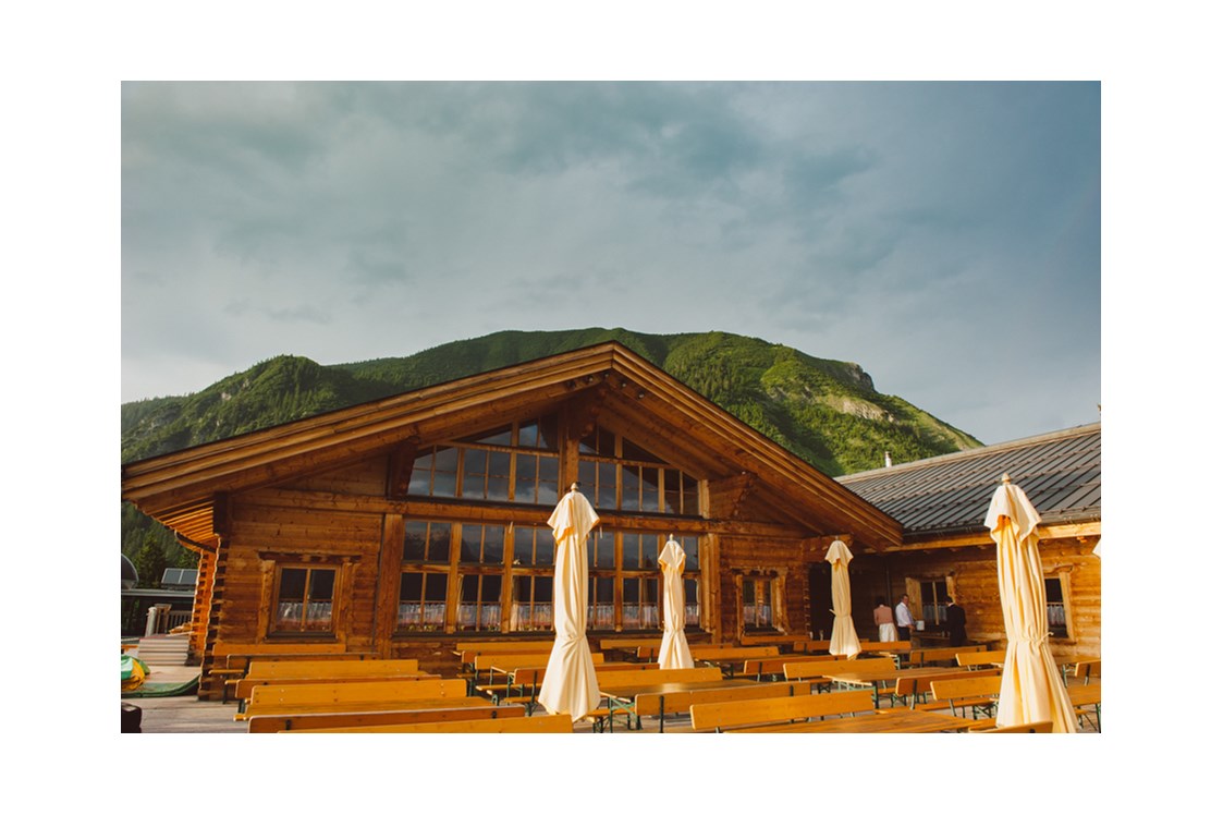Hochzeit: Die große Terrasse des Alpengasthof Muttersberg bietet Platz für bis zu 300 Hochzeitsgäste. - Alpengasthof Muttersberg