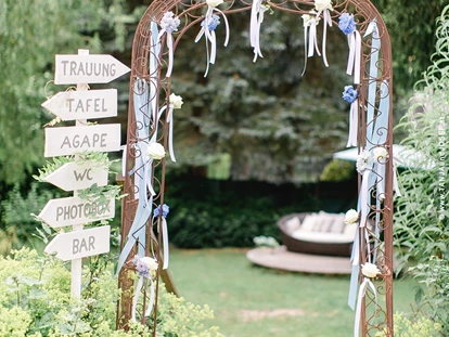 Hochzeit - Gumpoldskirchen - Heiraten im Garten des Landgasthof KRONE in Niederösterreich. - Landgasthof Krone