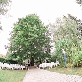 Hochzeit: Heiraten im Garten des Landgasthof KRONE in Niederösterreich.
Foto © tanjaundjosef.at - Landgasthof Krone