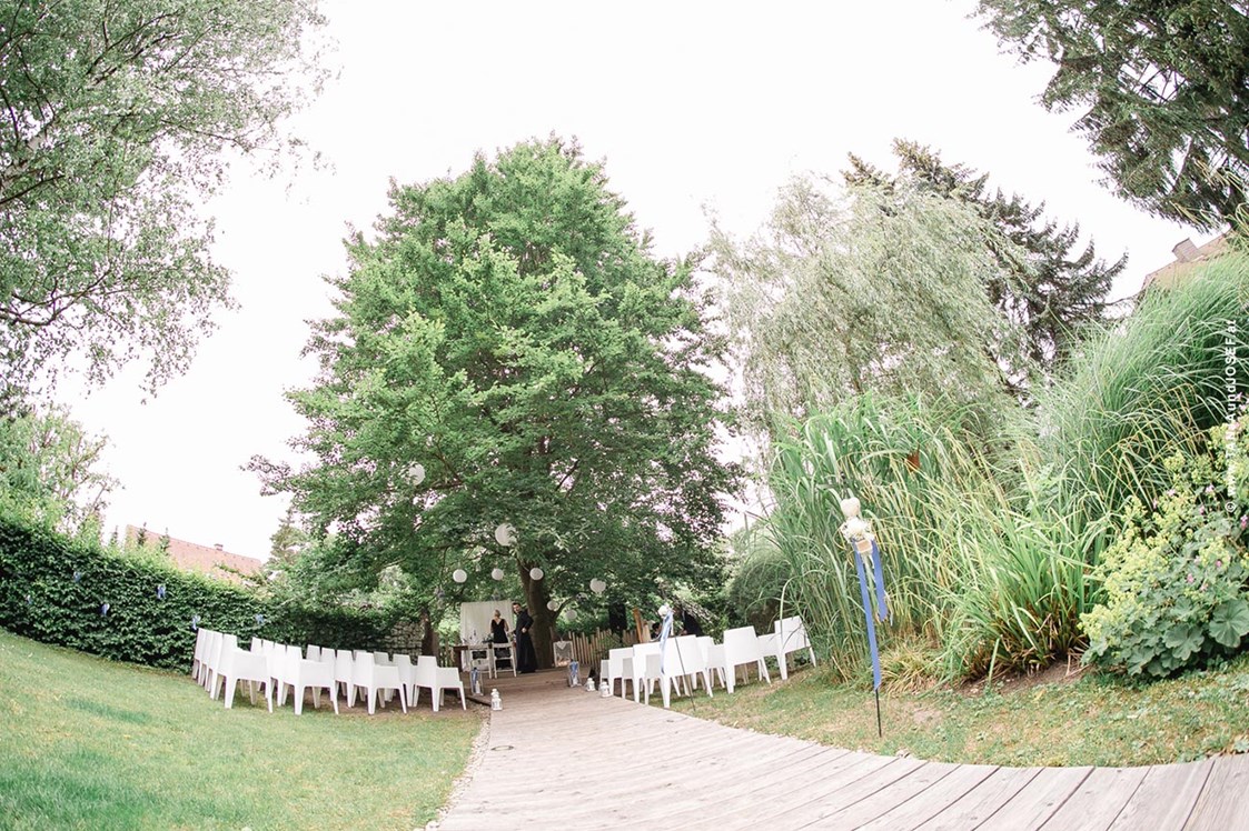 Hochzeit: Heiraten im Garten des Landgasthof KRONE in Niederösterreich. - Landgasthof Krone