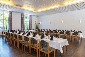 Hochzeit: Festsaal - geeignet für bis zu 120 Personen - Restaurant & Landhotel "Zum Niestetal"