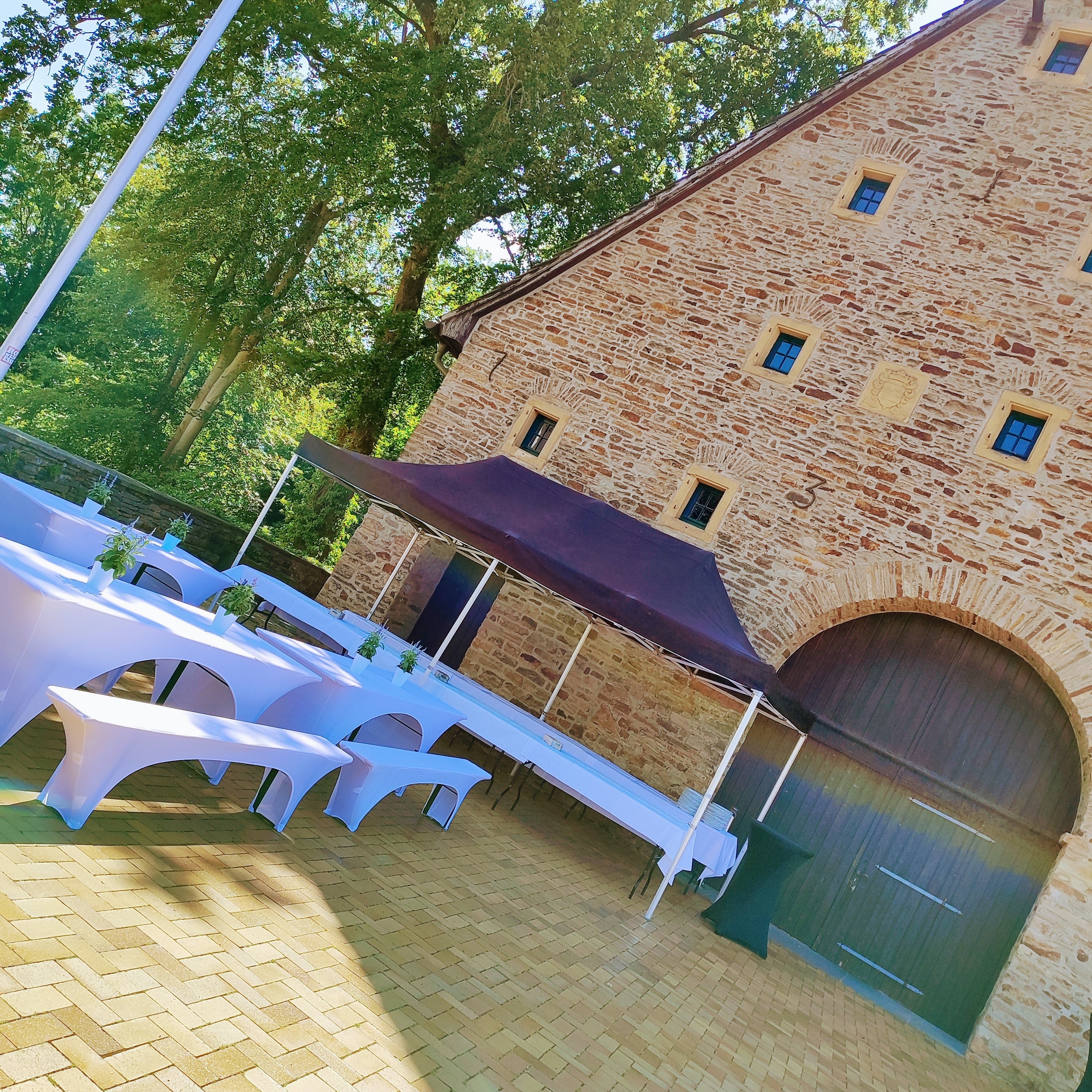 Hochzeitslocation: Bauhaus - Wasserschloss Haus Opherdicke