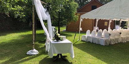 Bruiloft - Emsland, Mittelweser ... - Sag "Ja" unter freiem Himmel
Eine freie Trauung unter blauem Himmel  - davon träumen viele Brautpaare. Unter den alten Eichen und der Vogelstange befindet sich eine wunderschöne Grünfläche, wo Ihr JA sagen dürft. - THIES42