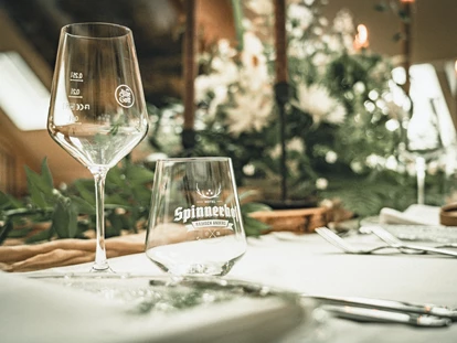 Hochzeit - Fotobox - Styled Shoot im Spinnerhof
Deko von Blumenhaus Serrer (Renchen-Ulm) - Eventscheune im Hotel Spinnerhof