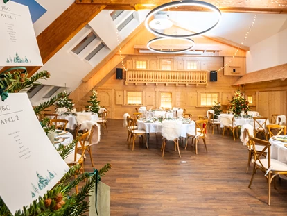 Hochzeit - Fotobox - Runde Tische - Winterhochzeit - Eventscheune im Hotel Spinnerhof