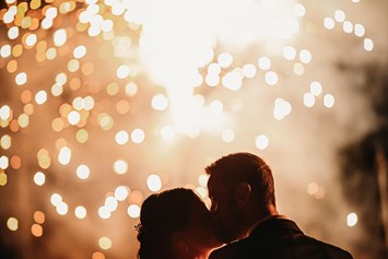 Hochzeit: Ein Feuerwerk rundet die Hochzeitsfeierlichkeiten ab. - WEINGUT LEO HILLINGER