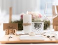 Hochzeit: Tischdeko bei einer Hochzeitsfeier im Weingut Leo HILLINGER im Burgenland. - WEINGUT LEO HILLINGER