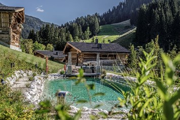 Hochzeit: Unser Naturbadeteich - hier könnt ihr eine freie Trauung haben - Bergdorf Prechtlgut
