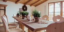 Hochzeit - Hausham (Miesbach) - Dekorierter Tisch & Ausblick Balkon Fendlhof - Fendlhof