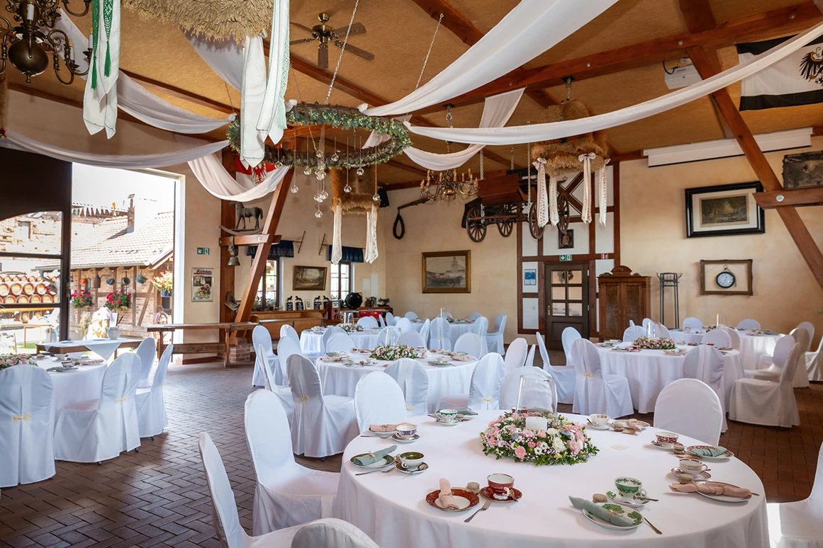 Hochzeitslocation: Tischlein deck dich ...
 - Landgut Falkenberg