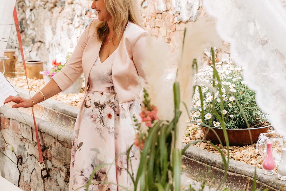 Hochzeitslocation: Trauung im Garten der Hochzeitslocation Landgut Falkenberg. - Landgut Falkenberg