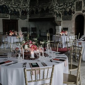 Hochzeit: Beispiel Set-Up einiger runder Tische im Habsburgersaal - Schloss Tratzberg