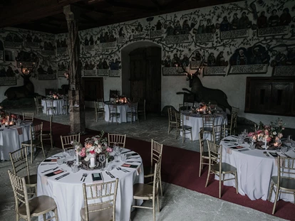 Hochzeit - Bezirk Schwaz - Überblick einiger Tische im 180m2 Habsburgersaal - Schloss Tratzberg