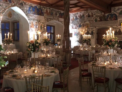 Hochzeit - Bezirk Schwaz - Im Erker kann auch ein runder Tisch aufgestellt werden. Alternativ könnte sich hier die musikalische Begleitung abhalten - Schloss Tratzberg