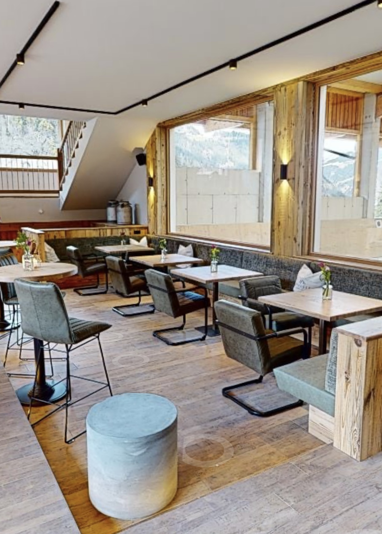 Hochzeitslocation: Die Reithalle am Finkenberger Sattel in Tirol. - Reithalle