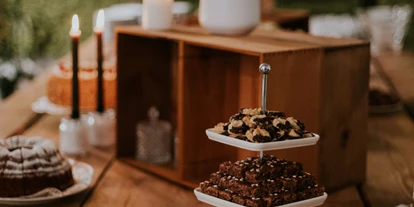 Hochzeit - Hochzeits-Stil: Urban Chic - Donaustauf - Kuchenbüffet für eure Hochzeitsfeier im Hazelriver One in Regensburg. - Hazelriver One