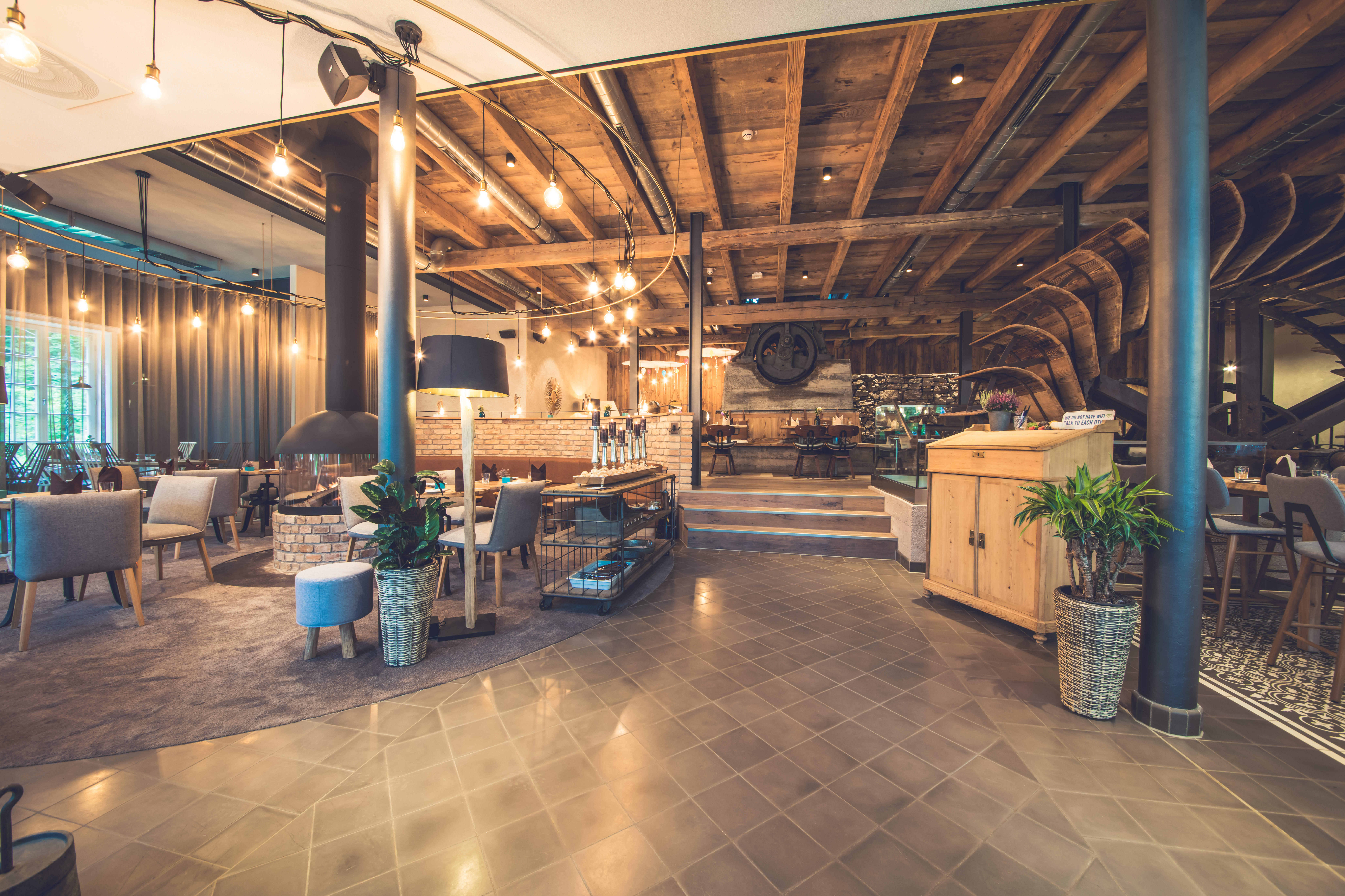 die Säge Informazioni sulle sale da ballo Deposito di chip d'oro