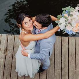 Hochzeit: Gute Spots für fantastische Fotos gibt's bei uns in Hülle und Fülle - ob bei uns am Wasser oder nebenan auf einer romantischen Lichtung im Wald. - Richtershorn am See