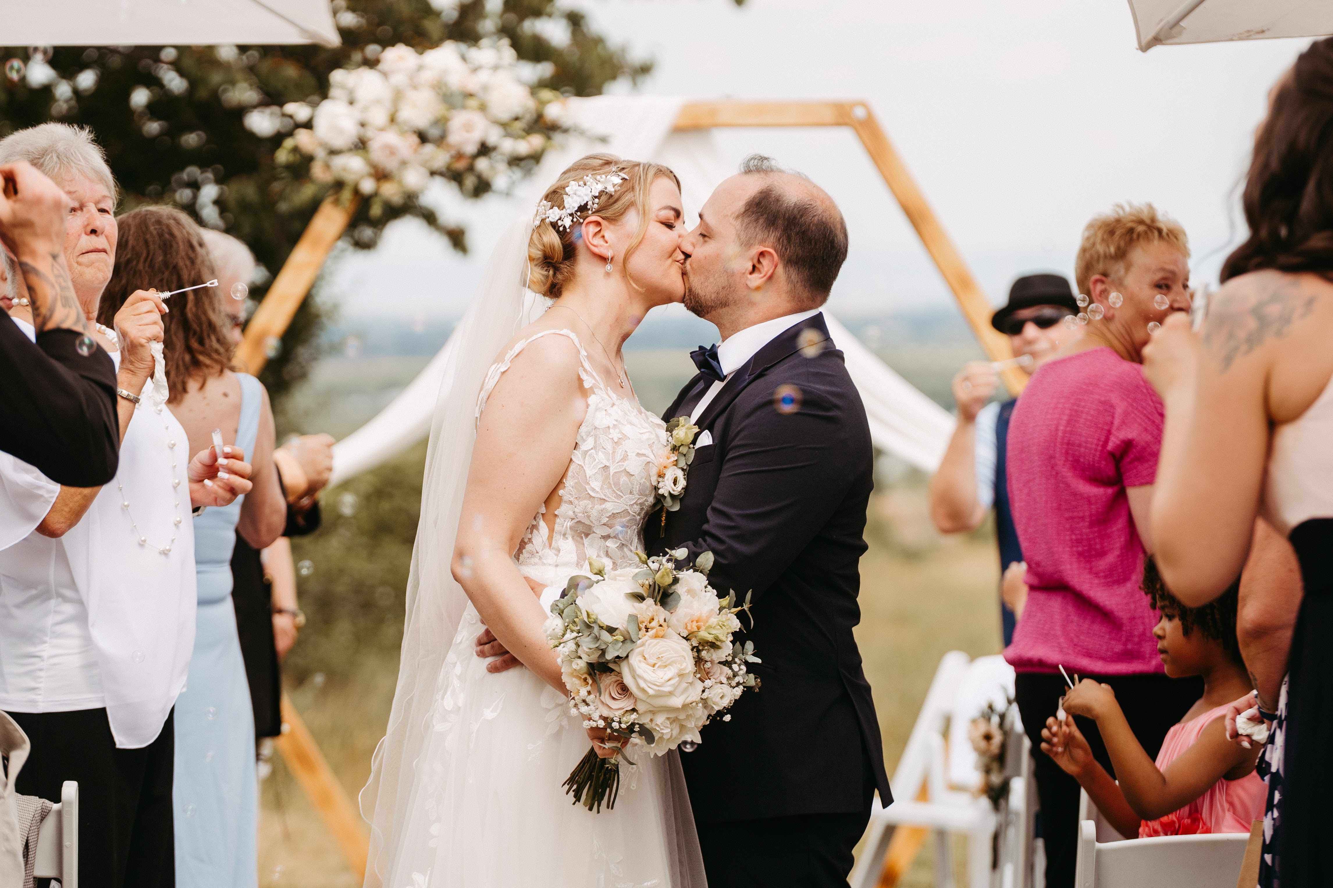 Hochzeit: Freie Trauung in der Rebe Deidesheim, ein unvergesslicher Moment.
 - Rebe Deidesheim