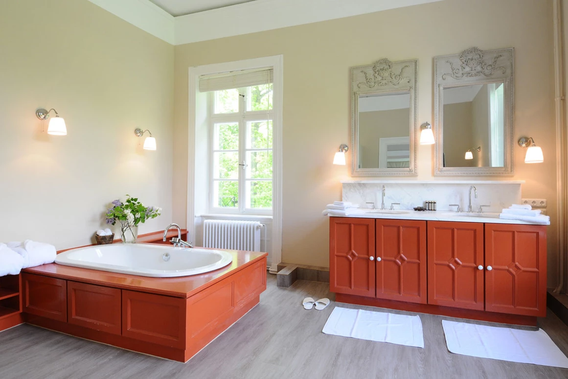 Hochzeit: Wellness in der Hochzeit-Suite - Herrenhaus Gut Bliestorf GmbH