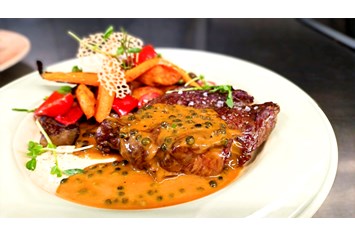 Hochzeit: Entrecôte- / Rib-Eye-Steak vom argentinischen Rind Black Angus, allerbeste Qualität - Hotel und Restaurant Kolossos in Neuss am Rhein