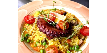 Mariage - Duisburg - Butterzarter Oktopus auf spanischer Paella mit goldgelbem Reis und knackigem Gemüse - Hotel und Restaurant Kolossos in Neuss am Rhein
