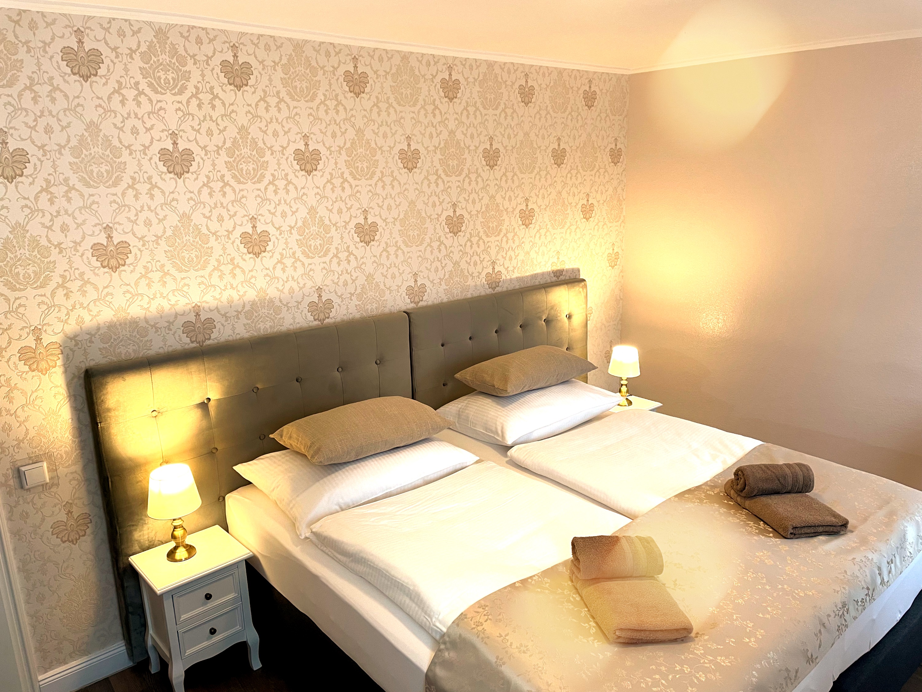 Hochzeitslocation: Hotel Doppelzimmer - Hotel und Restaurant Kolossos in Neuss am Rhein