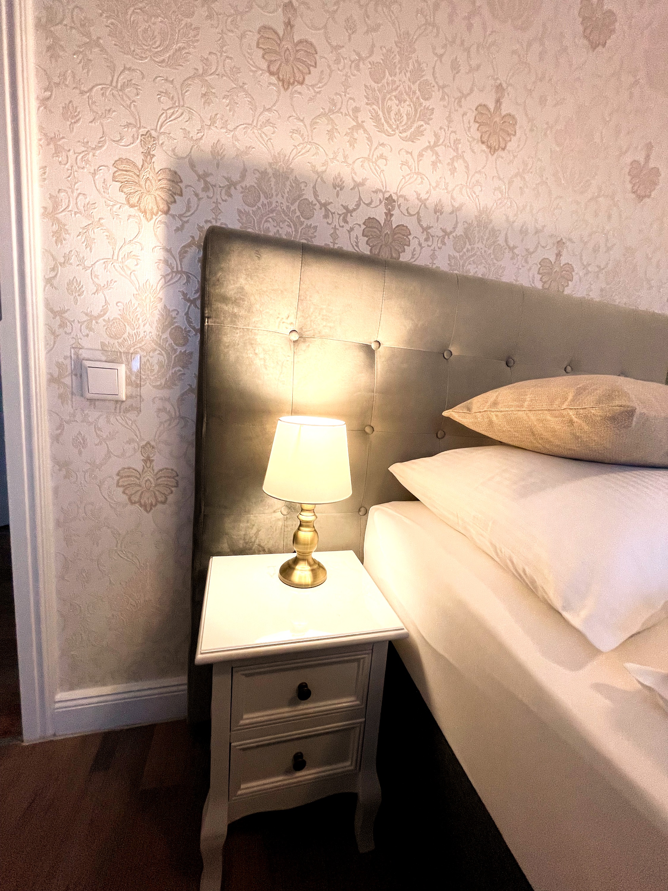 Hochzeitslocation: Hotel-Doppelzimmer  - Hotel und Restaurant Kolossos in Neuss am Rhein