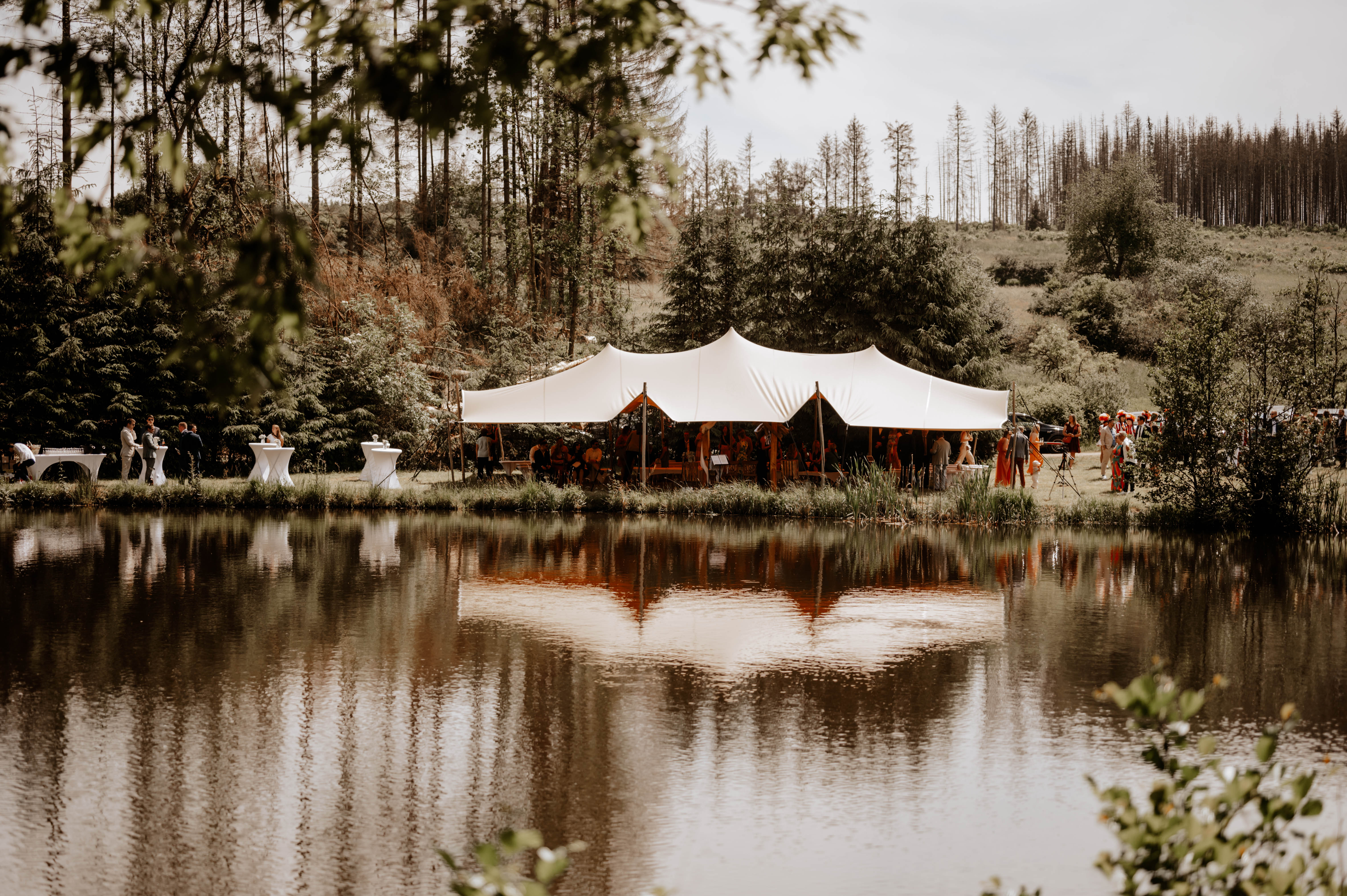Mariage - Hochzeits-Stil: Boho - Allemagne - Freie Trauung im Stretchzelt

Foto 
Tabea Kimelman - Merker's Waldscheune Hochzeits- & Eventlocation