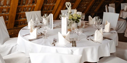 Hochzeit - Geeignet für: Private Feier (Taufe, Erstkommunion,...) - Leonberg (Böblingen) - Hochzeitsfeier auf dem Theurerhof - runde Tisch auf dem Heuboden - Theurerhof
