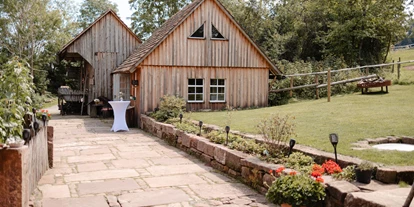 Hochzeit - Geeignet für: Private Feier (Taufe, Erstkommunion,...) - Leonberg (Böblingen) - Blick auf den Eselstall- der Außenbereich eignet sich ideal für einen entspannten Aperitifempfang - Theurerhof