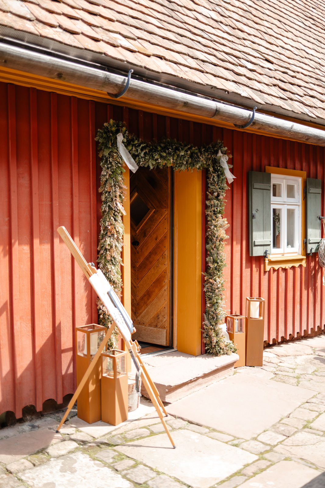 Hochzeitslocation: Eingang zum Hauptgebäude- Bauernhaus mit Heuboden und Stuben - Theurerhof