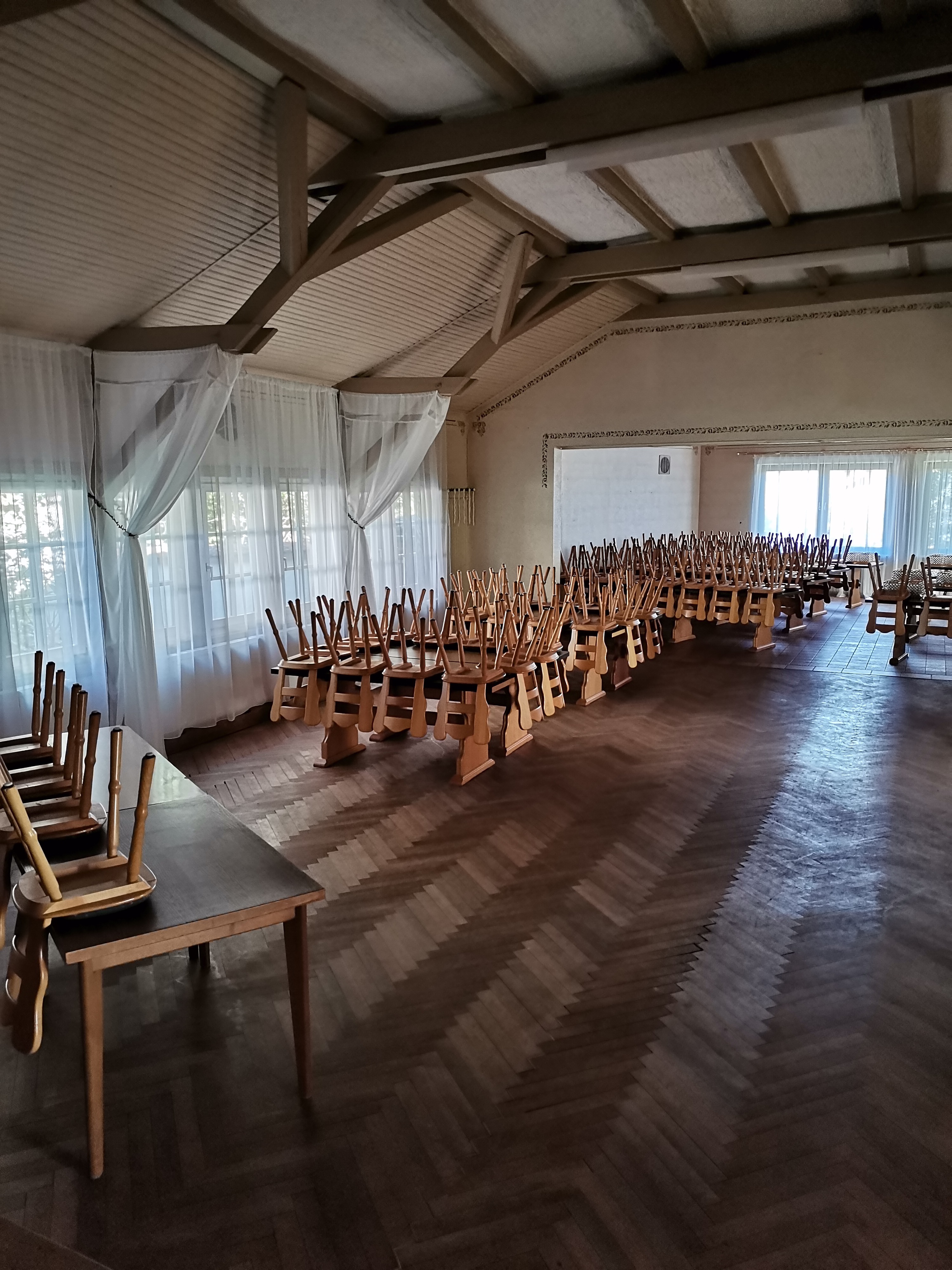 Matrimonio - Bad Kissingen - GrosseSaal fur 90 Person ,900 Euro 
Mit Bar Saal und Nebenraum. 
Kaution 500 Euro  - Grünen Baum 