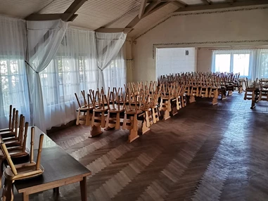 Hochzeitslocation: GrosseSaal fur 90 Person ,900 Euro 
Mit Bar Saal und Nebenraum. 
Kaution 500 Euro  - Grünen Baum