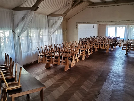 Hochzeitslocation: GrosseSaal fur 90 Person ,900 Euro 
Mit Bar Saal und Nebenraum. 
Kaution 500 Euro  - Grünen Baum