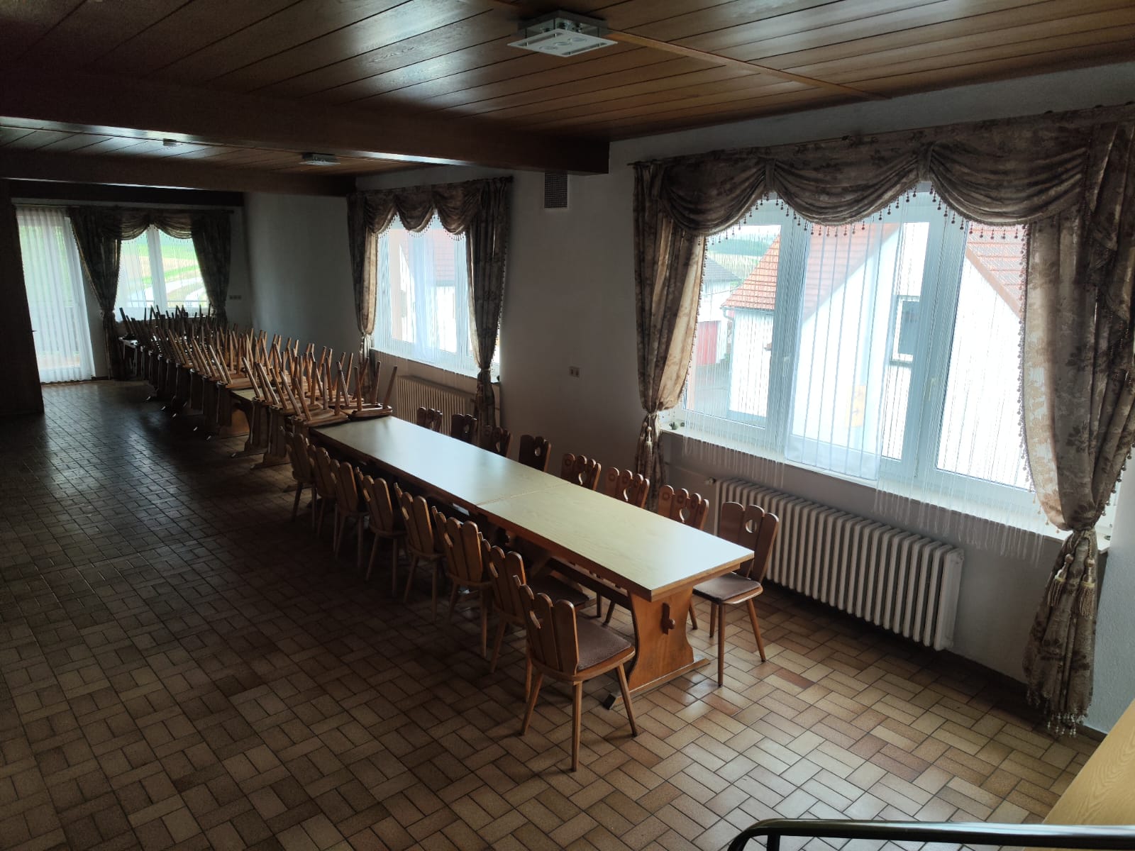 Matrimonio - Bad Kissingen - Nebenraum ca.80 qm für 50Person mit Bar Saal ca.50 qm ,Balkon und Terrasse ,300 Euro - Grünen Baum 