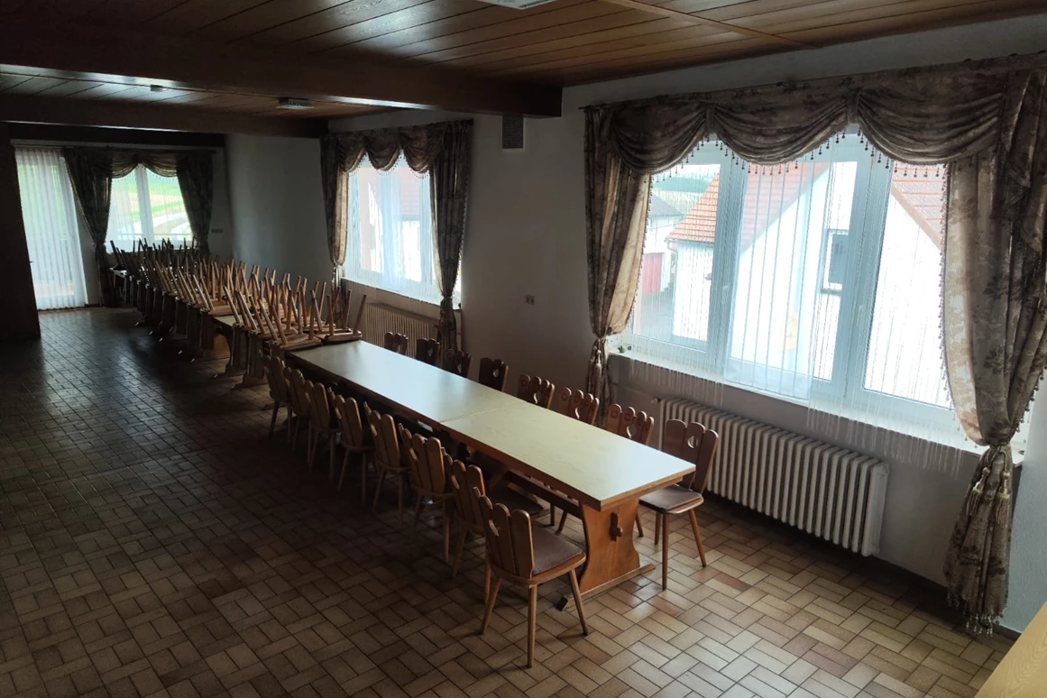 Hochzeitslocation: Nebenraum ca.80 qm für 50Person mit Bar Saal ca.50 qm ,Balkon und Terrasse ,300 Euro - Grünen Baum