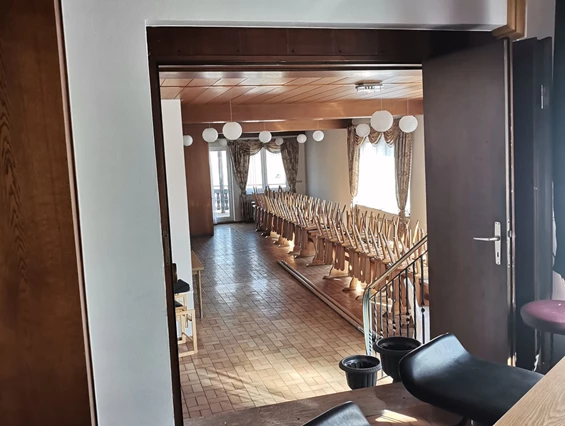 Hochzeitslocation: Nebenraum ca.80 qm für 50Person mit Bar Saal, Balkon und Terrasse ohne Küche 300 Euro  - Grünen Baum