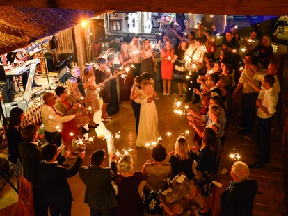 Wedding - Neufelden - Bühne, Tanzfläche mit Beamer von allen Gästen einsehbar! - Roadlhof