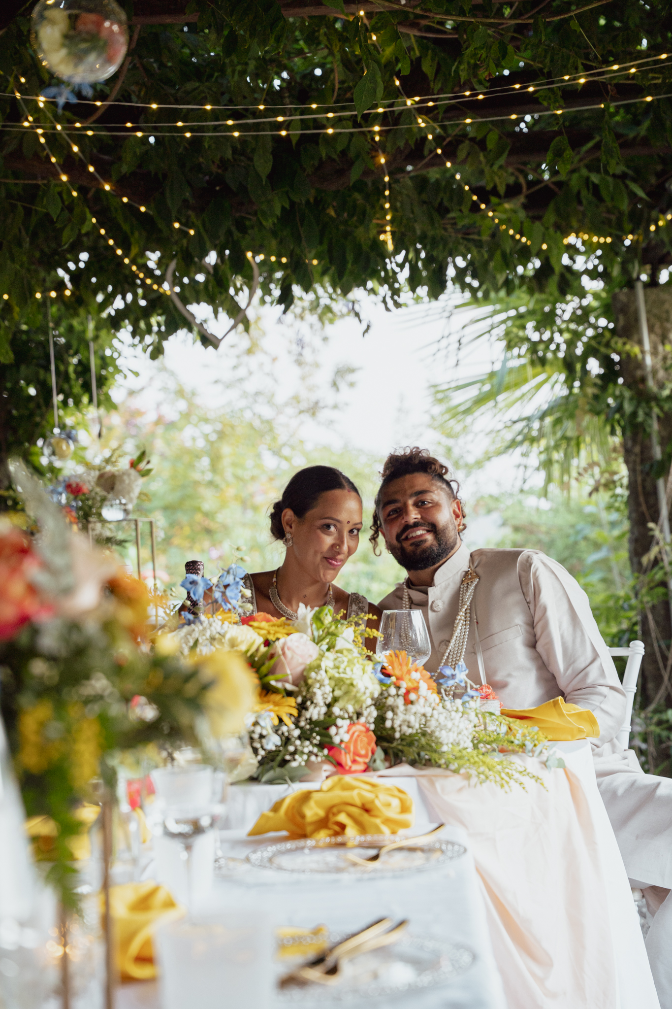 Hochzeit: Ein Brautpaare in unserer Natur-Pergola. - VILLA SOFIA - PRIVATE Boutique-Villa