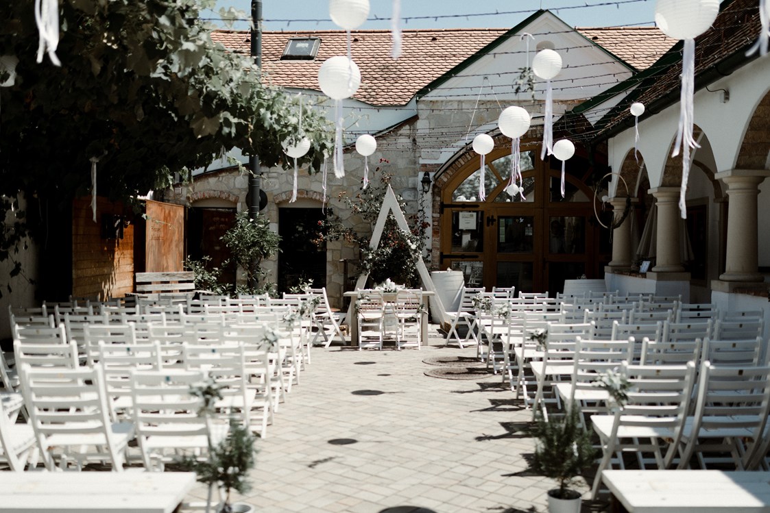 Hochzeit: Trauung im Innenhof - LISZT – Weingut.Heurigen.Manufaktur