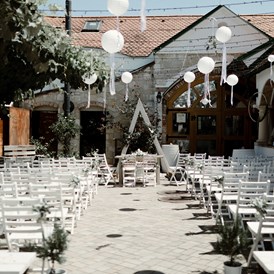 Hochzeit: Trauung im Innenhof - LISZT – Weingut.Heurigen.Manufaktur