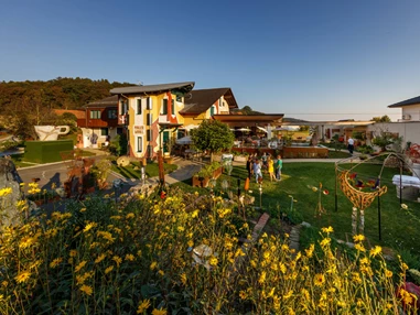 Hochzeitslocation: Das Malerwinkl im Grünen im Herbst - Malerwinkl Restauarnt + Kunsthotel